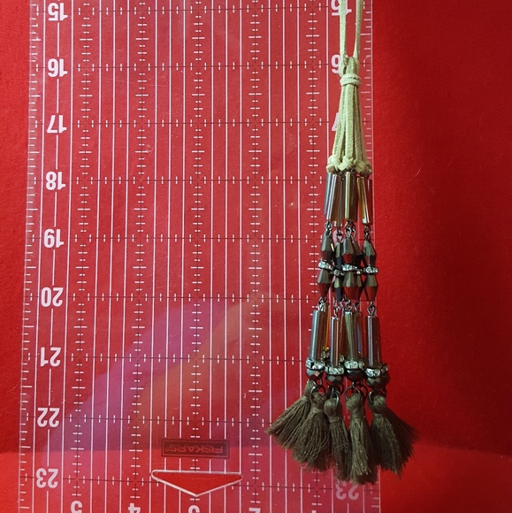 Beaded tassle necklace - Picture 3 of 3